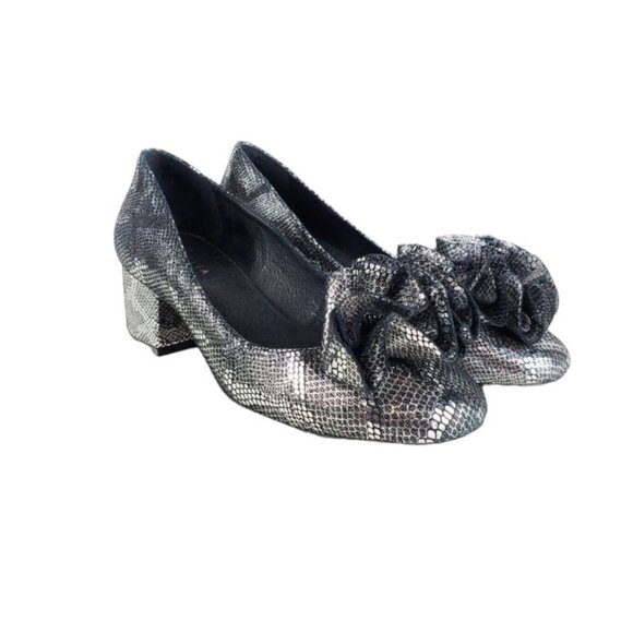 Cecelia New York Lilly Pumps Silver Metallic Snake Rosette Block Heel Size 6.5 - Picture 1 of 9